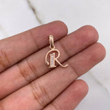 Dije Letra R 1.05gr / 1.8cm / Circones Blancos Oro Rosa $