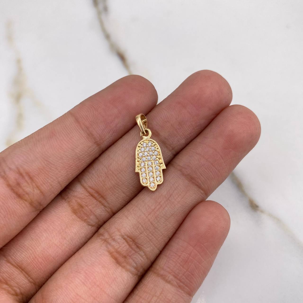 Dije Mano Hamsa 0.9gr / 1.9cm / Circones Blancos Oro Amarillo $