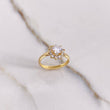 Anillo Flor De Loto 1.6gr / T6 / Circones Blancos Oro Amarillo $