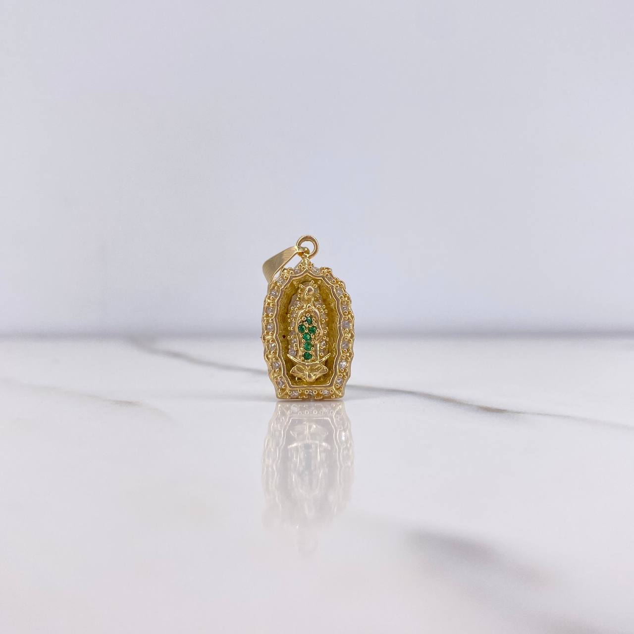 Dije Virgen Guadalupe 4gr / 2.5cm / Circones Verdes Blancos Oro Amarillo $