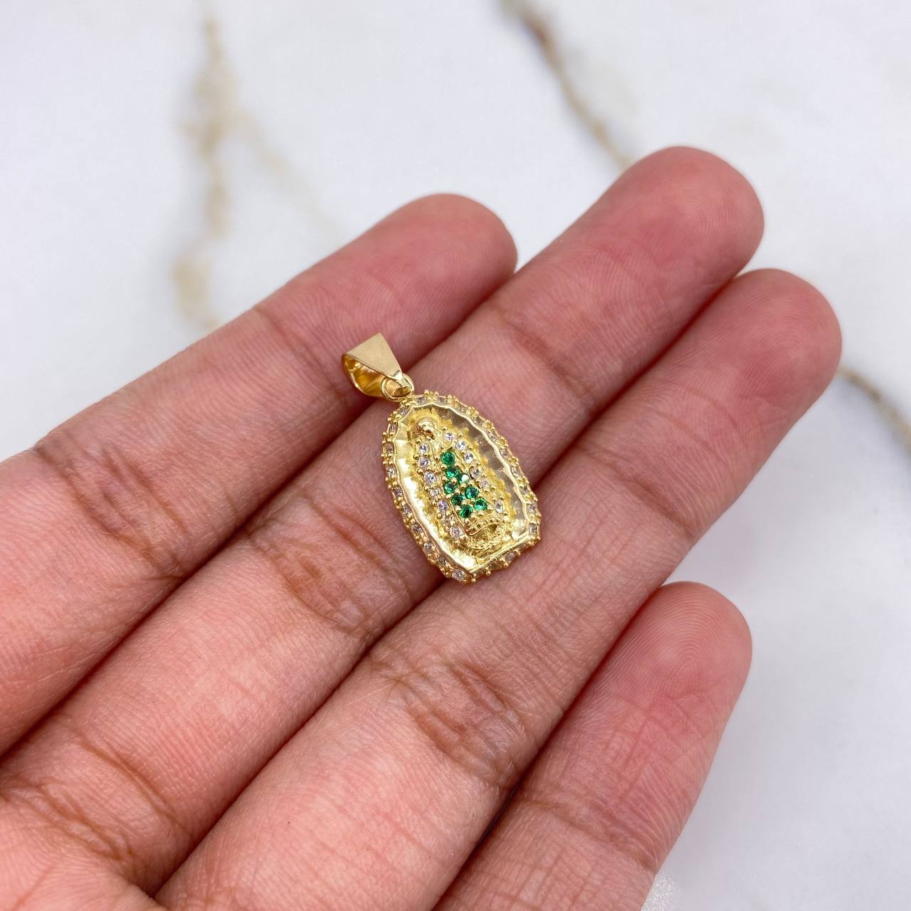 Dije Virgen Guadalupe 1.7gr / 2.2cm / Circones Verdes Blancos Oro Amarillo $