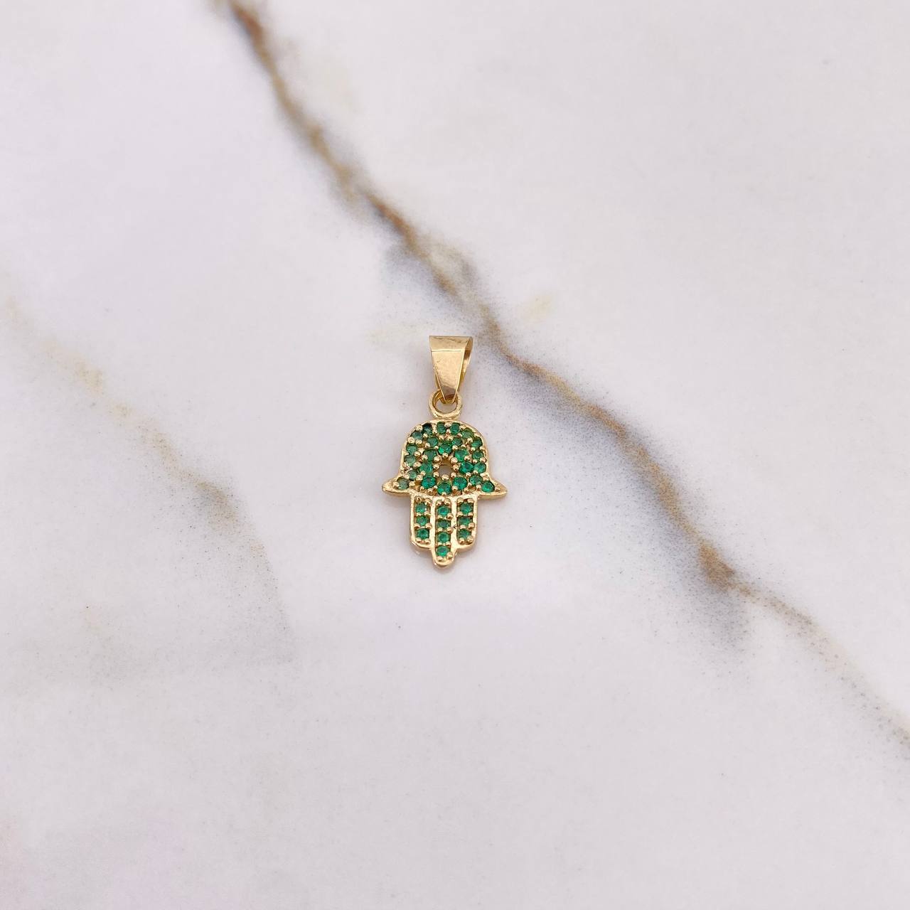 Dije Mano Hamsa 1.05gr / 2.1cm / Circones Verdes Oro Amarillo $