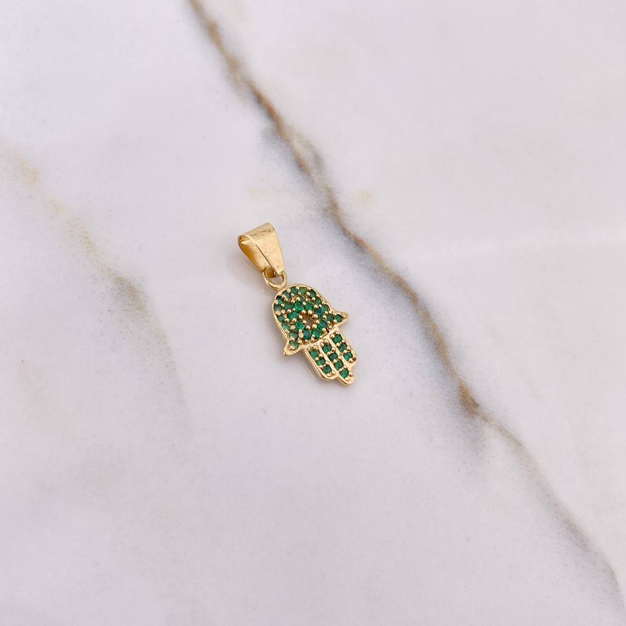 Dije Mano Hamsa 1.05gr / 2.1cm / Circones Verdes Oro Amarillo $