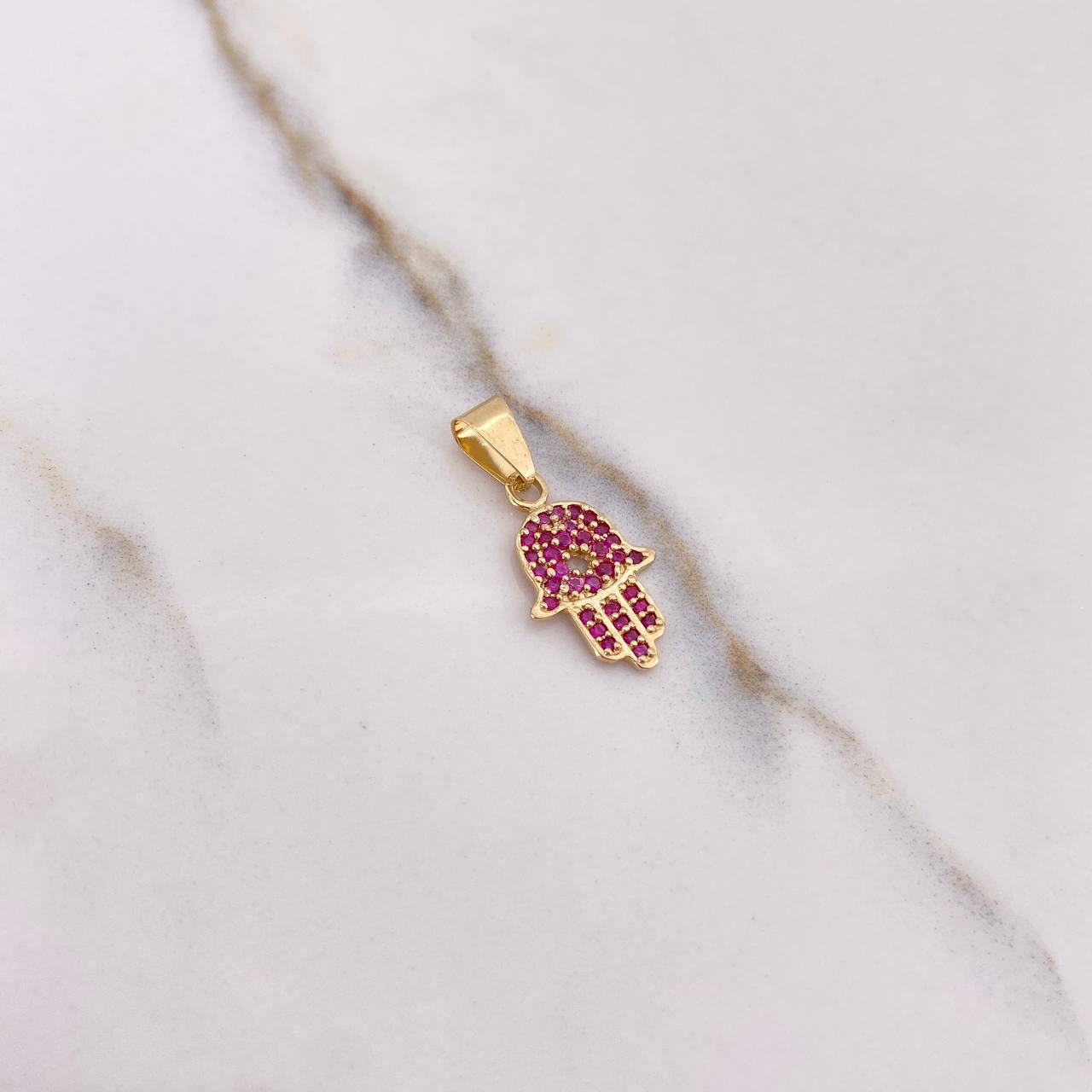 Dije Mano Hamsa 1.05gr / 2.2cm / Circones Fucsias Oro Amarillo $