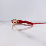 Pulsera Roja Herraje Silueta Corazon 1.25gr / 2.3cm / Liso Oro Amarillo $