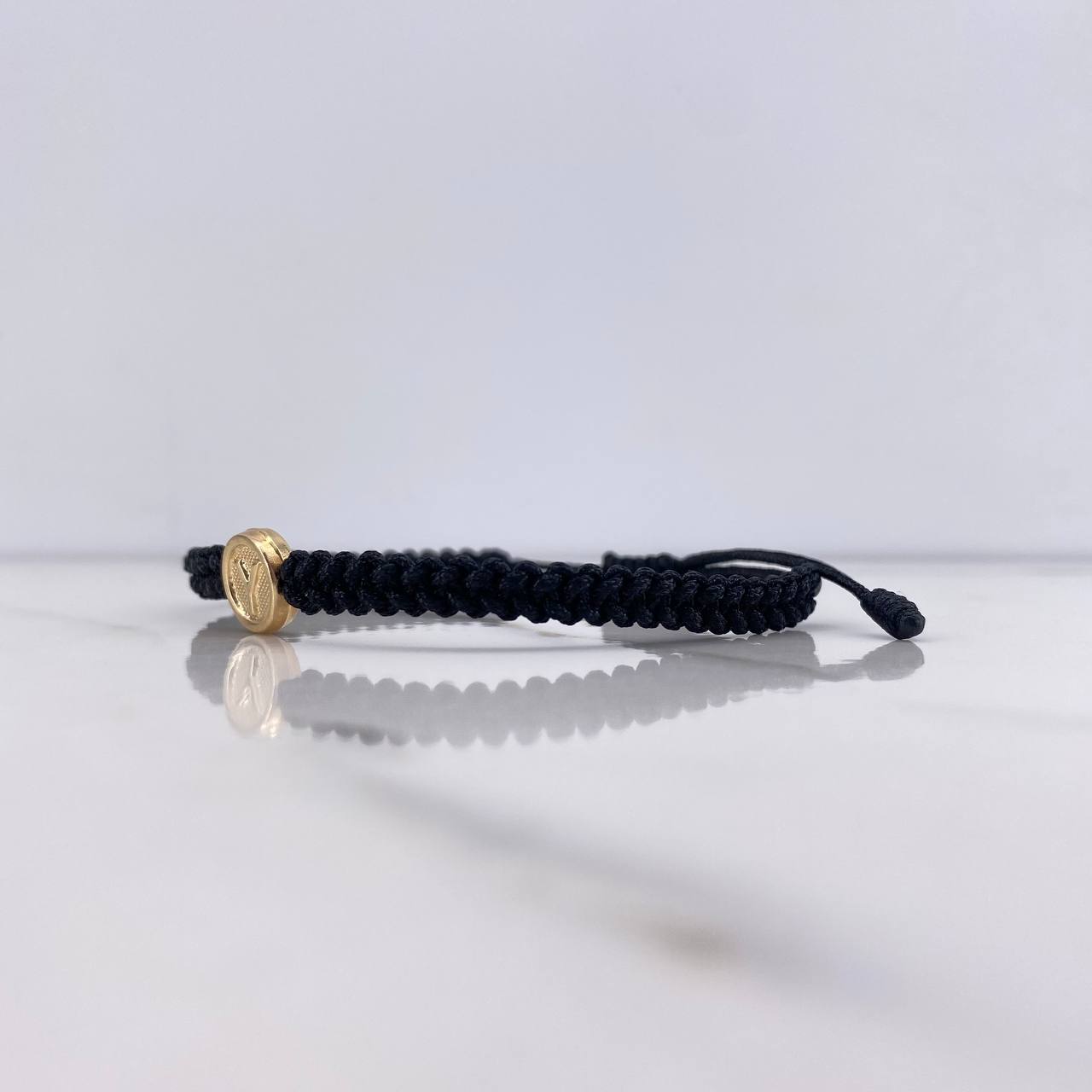 Pulsera Negra Herraje Letra Y 0.55gr / 1cm / Tambor Oro Amarillo $