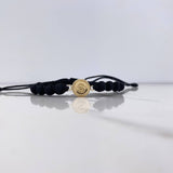 Pulsera Negra Herraje Letra S 0.55gr / 1.5cm / 5mm Troquelado Neoprenos Negros Oro Amarillo $