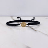 Pulsera Negra Herraje Letra O 0.55gr / 1.5cm / Troquelado Oro Amarillo $