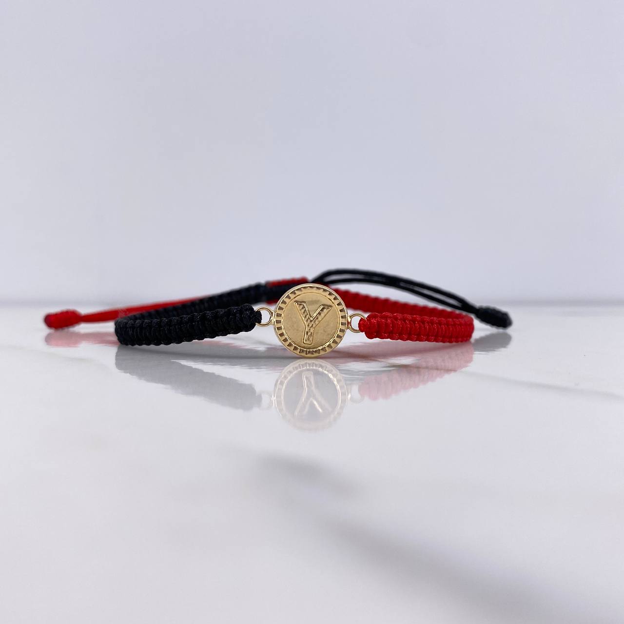 Pulsera Roja Negros Herraje Letra Y 0.55gr / 1.5cm / Troquelado Oro Amarillo $