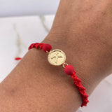 Pulsera Roja Herraje Letra K 0.55gr / 1.5cm / 5mm Troquelado Bolas Neoprenos Rojo Oro Amarillo $