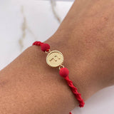 Pulsera Roja Herraje Letra F 0.55gr / 1.5cm / 5mm Troquelado Bolas Neoprenos Rojo Oro Amarillo $