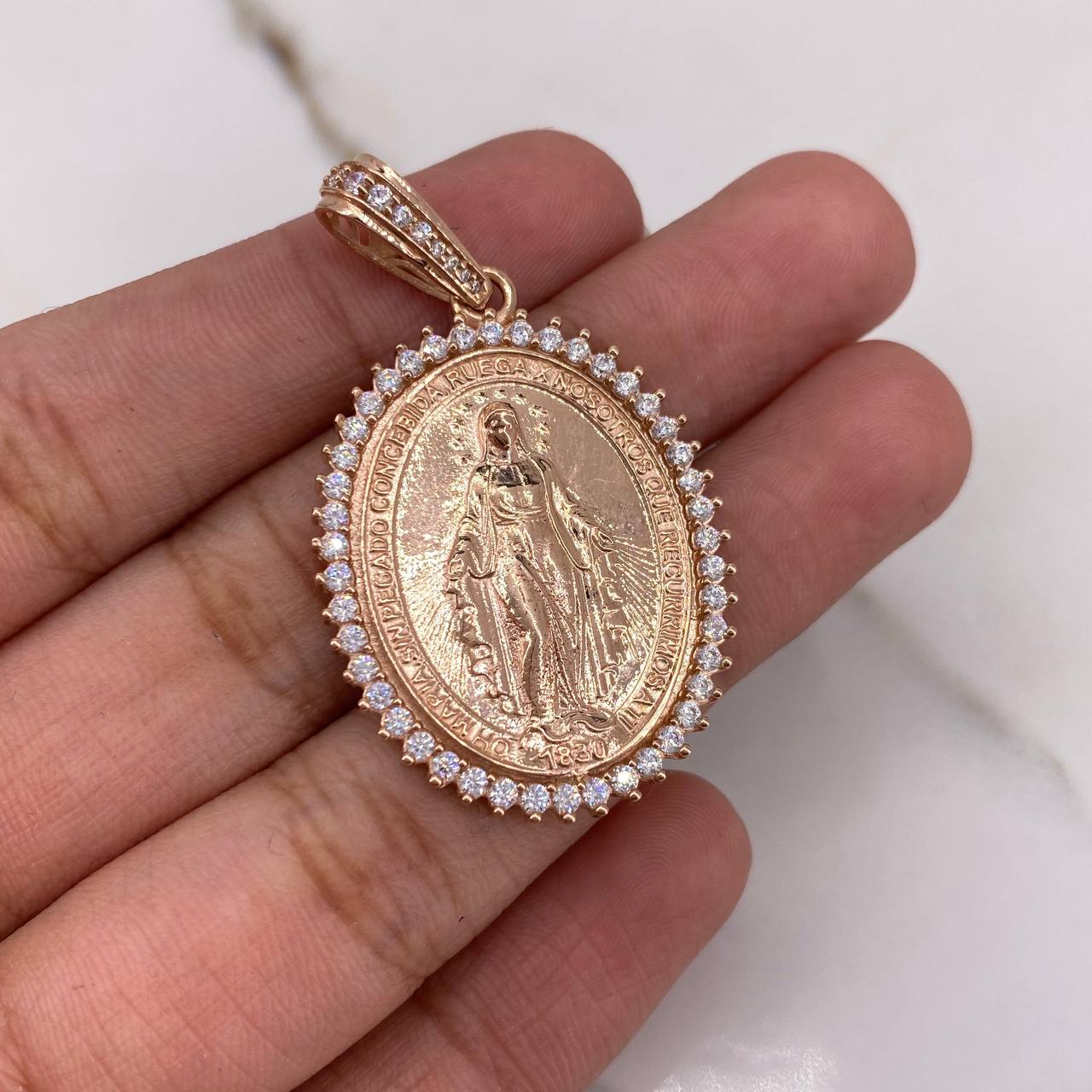 Dije Virgen Milagrosa 7.75gr / 4cm / Circones Blancos Oro Rosa $