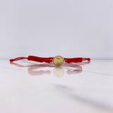 Pulsera Roja Herraje Letra D 0.55gr / 1.5cm / Troquelado Oro Amarillo $