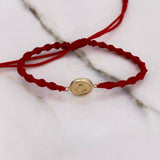 Pulsera Roja Herraje Letra C 0.55gr / 1.5cm / Troquelado Oro Amarillo $