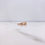 Anillo Lineas Dobladas 2.3gr / T6 1/4 / Circones Blancos Oro Rosa $