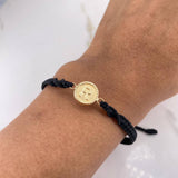 Pulsera Negra Herraje Letra R 0.55gr / 1.5cm / Troquelado Oro Amarillo $