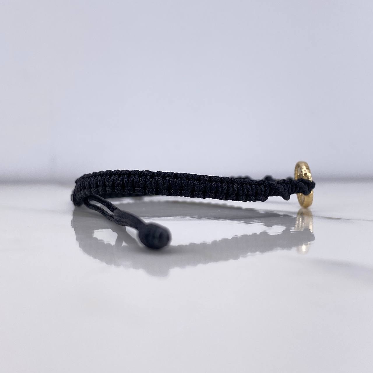 Pulsera Negra Herraje Letra H 0.55gr / 1.5cm / Troquelado Oro Amarillo $