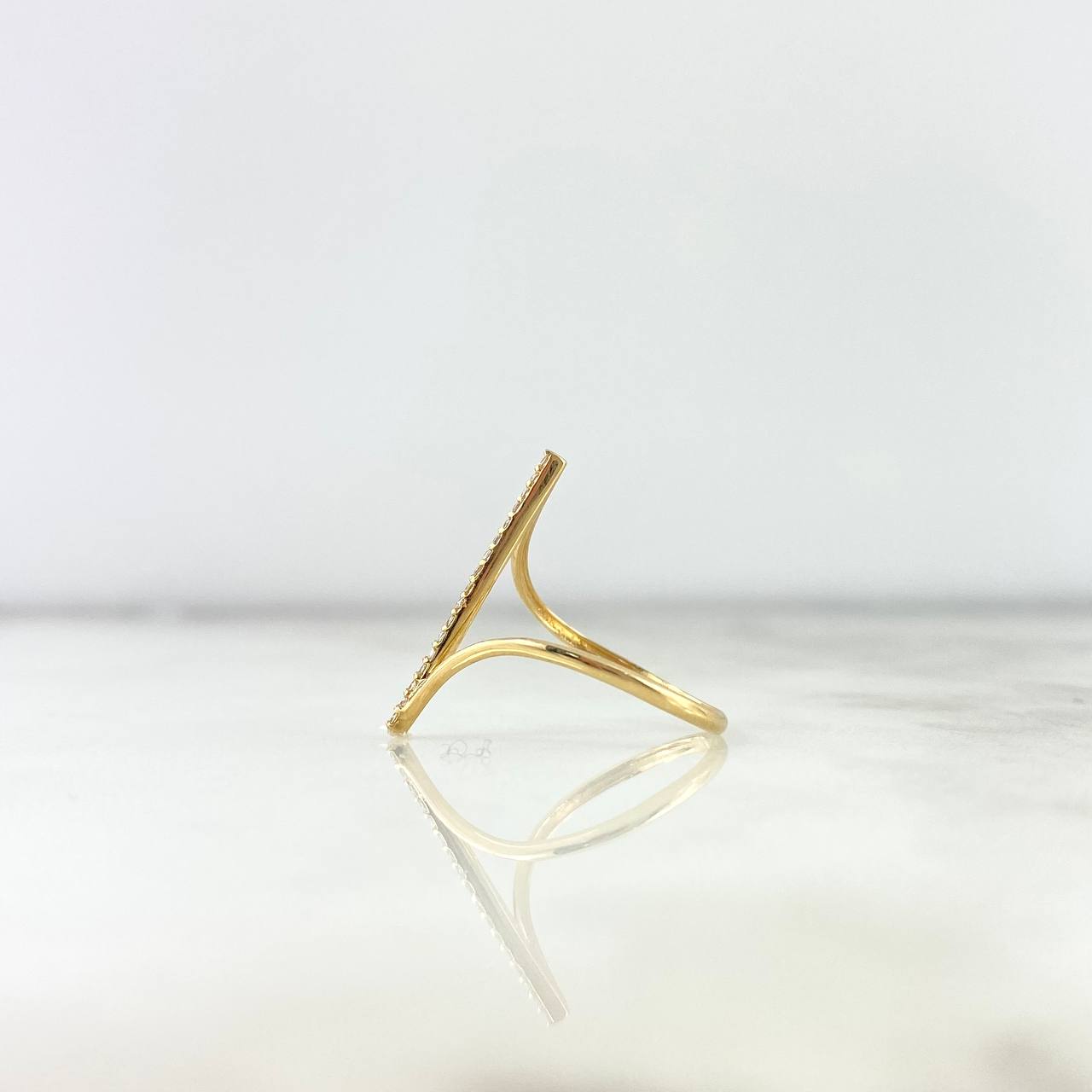 Anillo Raya Diagonal 1.4gr / T7 1/4 / Circones Blancos Oro Amarillo $