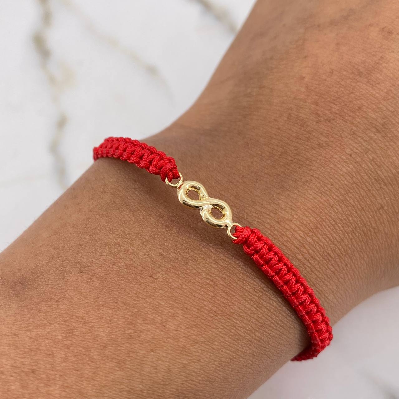 Pulsera Roja Infinito 0.3gr / 1.4cm / Oro Amarillo $