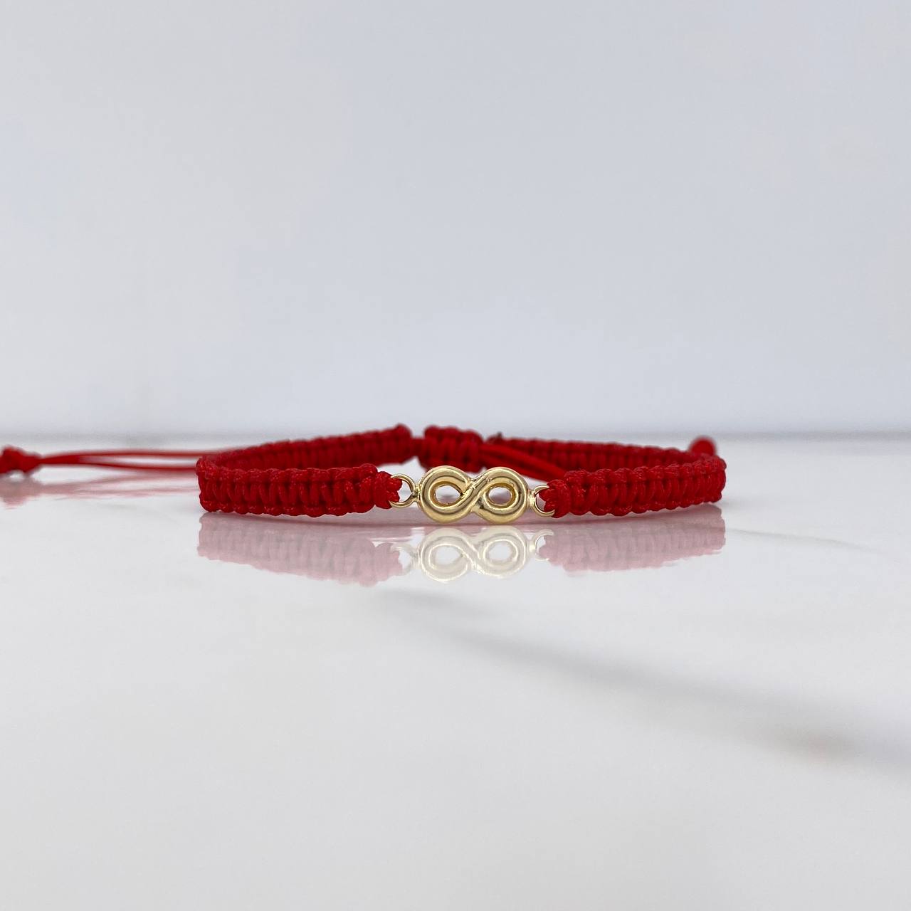 Pulsera Roja Infinito 0.3gr / 1.4cm / Oro Amarillo $