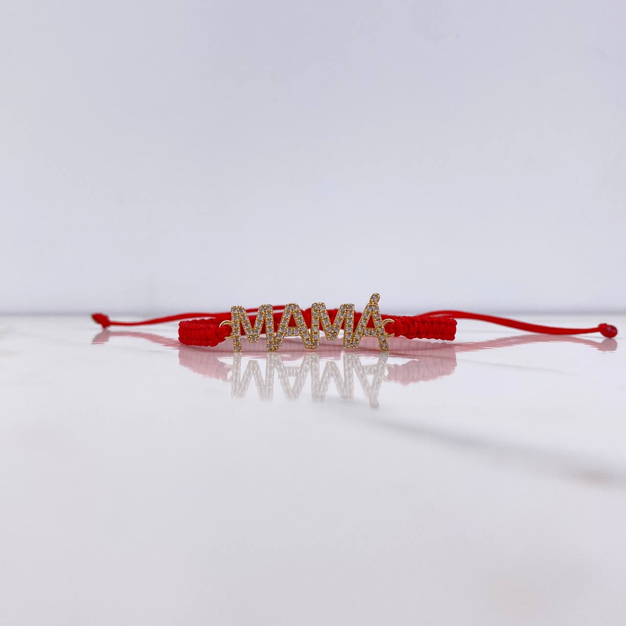 Pulsera Roja Mamá 2.1gr / 3cm / Circones Blancos Oro Amarillo $