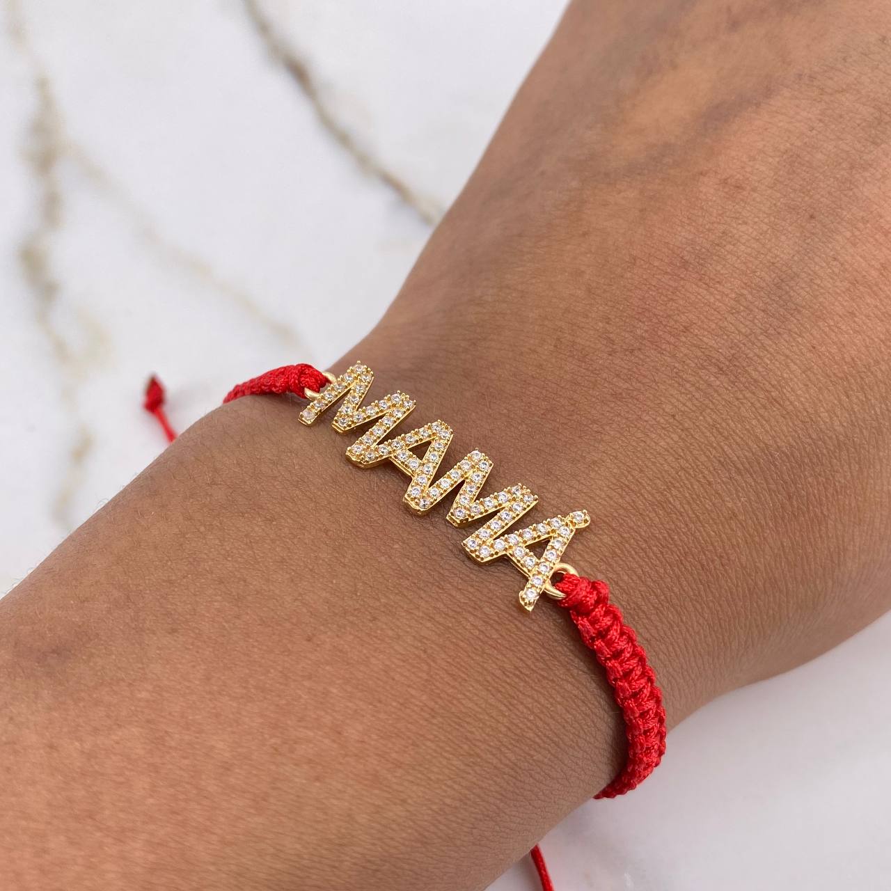 Pulsera Roja Mamá 2.1gr / 3cm / Circones Blancos Oro Amarillo $