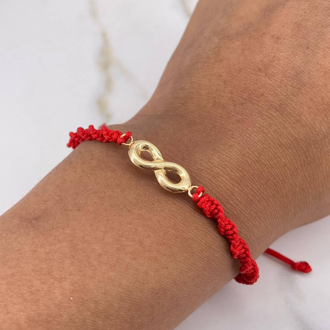 Pulsera Roja Infinito 0.75gr / 2.4cm / Oro Amarillo $