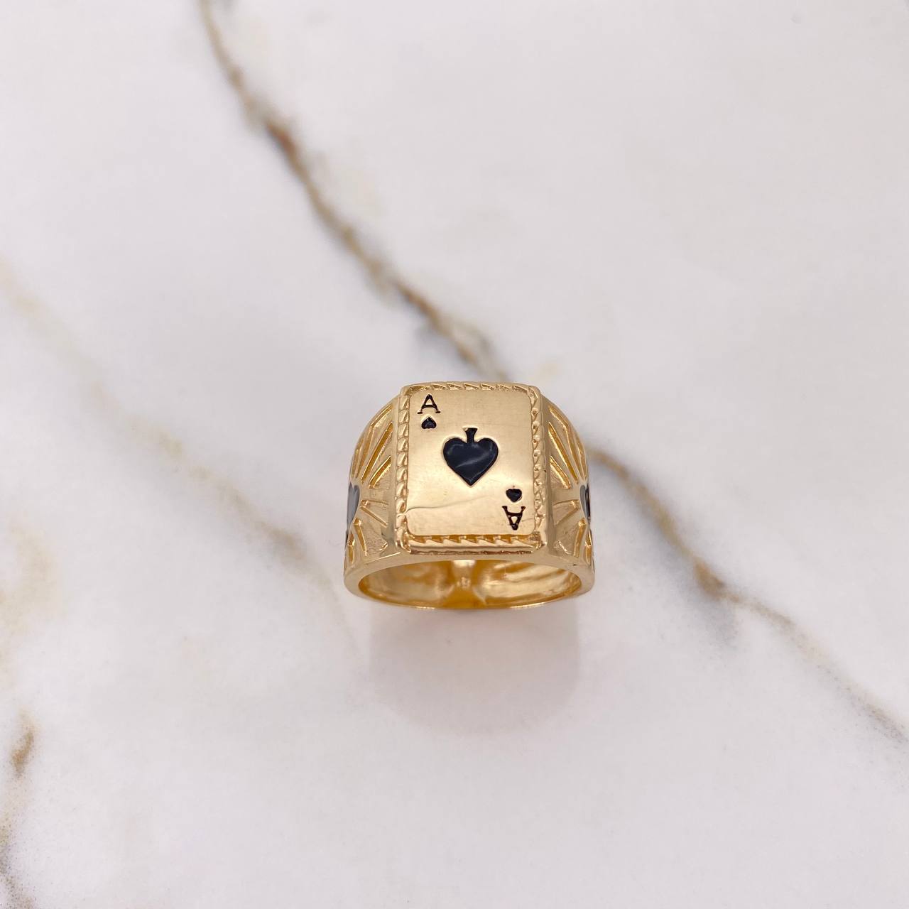 Anillo Naipe 7.25gr / T9 1/2 / Oro Amarillo $