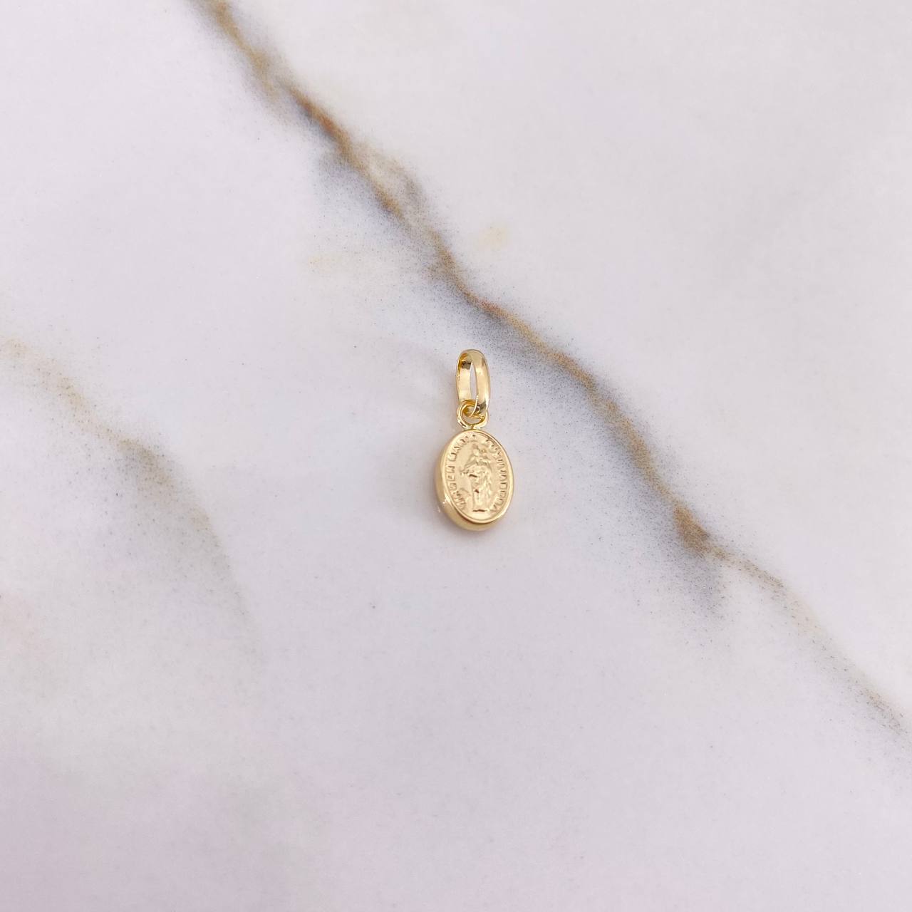 Dije Virgen Auxiliadora 0.4gr / 1.3cm / Troquelada Oro Amarillo &