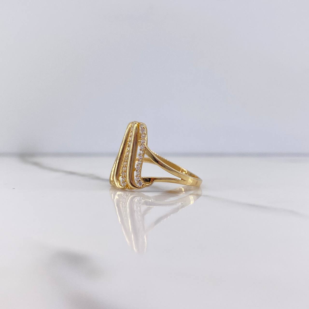 Anillo Lineas 2.6gr / T7 1/2 / Circones Blancos Oro Amarillo $