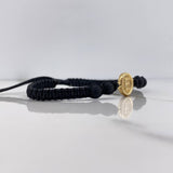 Pulsera Negra Herraje Letra E 0.55gr / 1.5cm / 5mm Troquelado Bolas Neoprenos Negras Oro Amarillo &