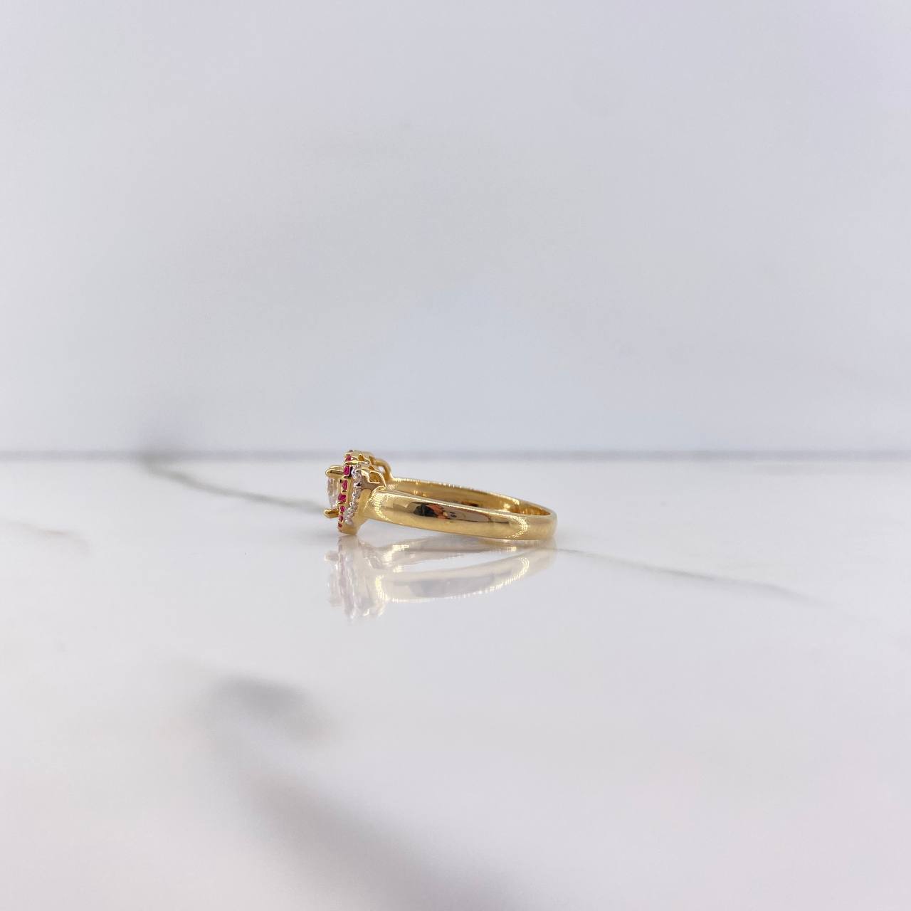 Anillo Solitario Corazon 2.3gr / T7 1/4 / Circones Fucsias Blancos Oro Amarillo $