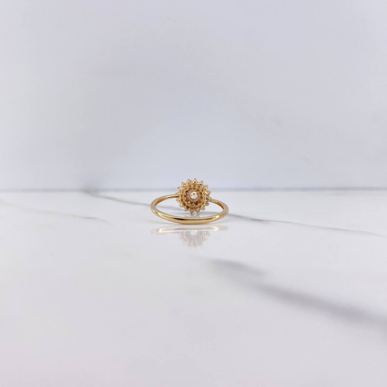 Anillo Flor De Loto 2.3gr / T7 / Circones Blancos Oro Amarillo $