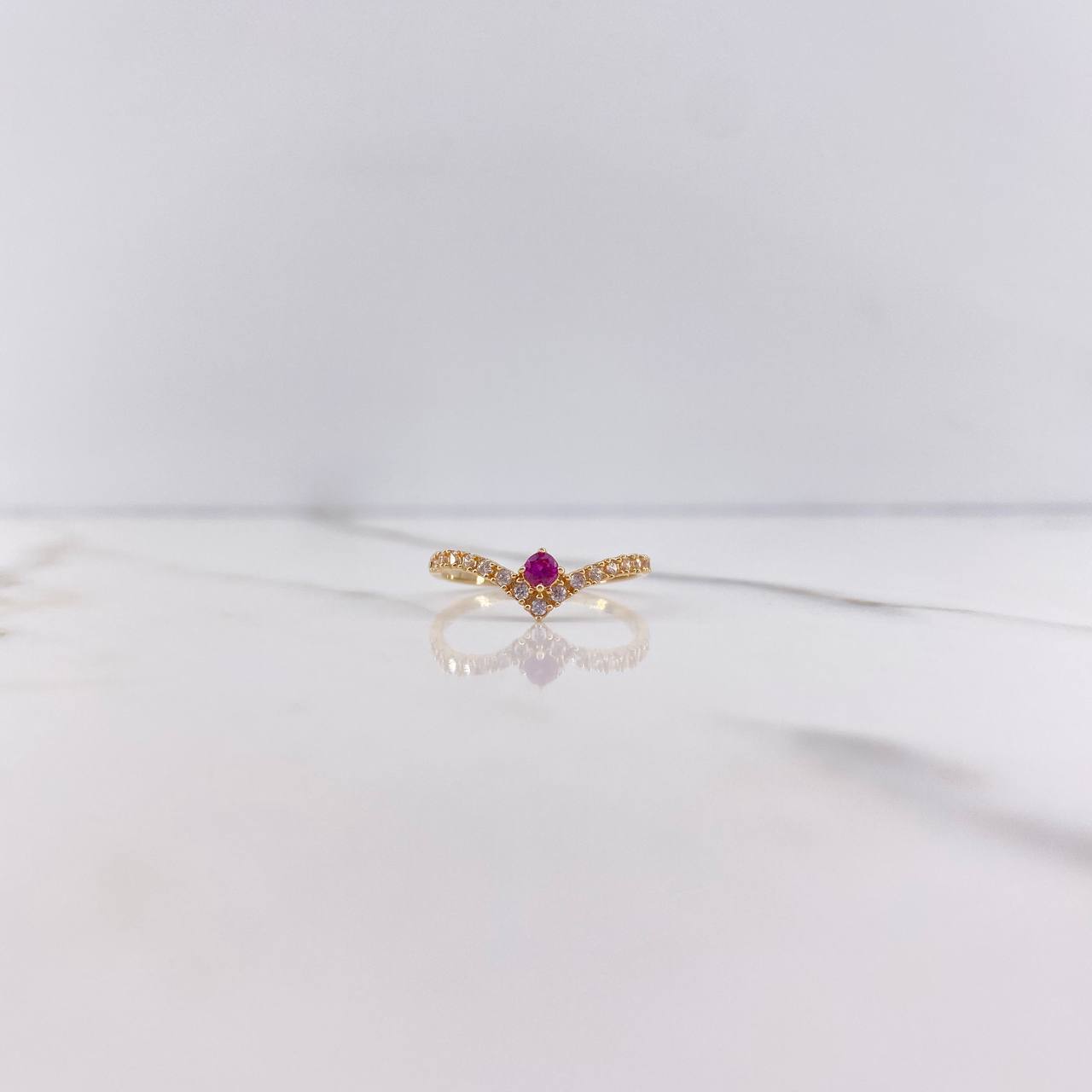 Anillo Tiara En V 1.15gr / T5 3/4 / Circones Fucsia Blancos Oro Amarillo $