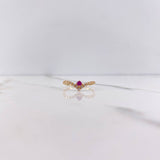 Anillo Tiara En V 1.15gr / T5 3/4 / Circones Fucsia Blancos Oro Amarillo $