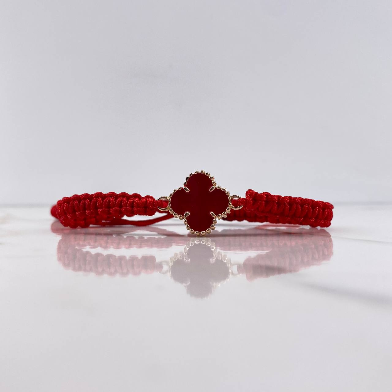 Pulsera Roja Trebol VCyA 2.8gr / Resina Roja Oro Amarillo Nac.Esp. $