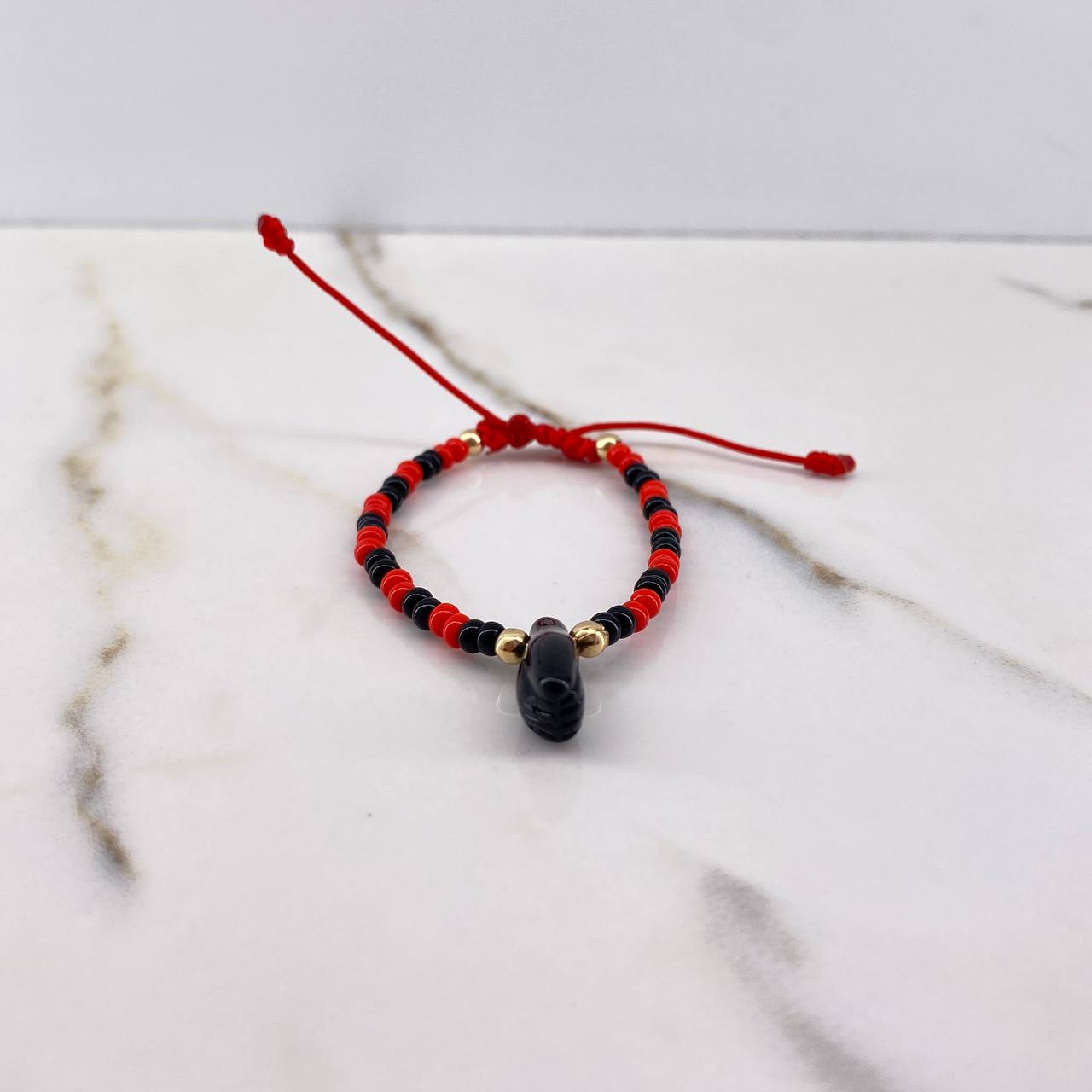 Pulsera Roja Negra Mostazilla 0.2gr / 3mm Pie Bolas Lisas Oro Amarillo $