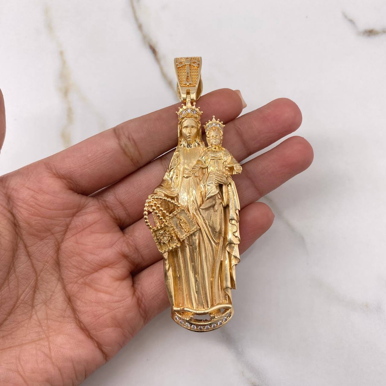 Dije Virgen Del Carmen 48.3gr / 8.5cm / Circones Blancos Oro Amarillo $