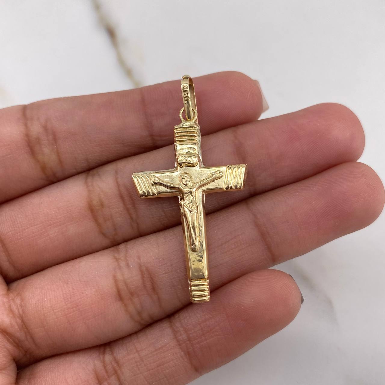 Dije Cruz Cristo 1.65gr / 4.2cm / Borde Rayado Oro Amarillo $