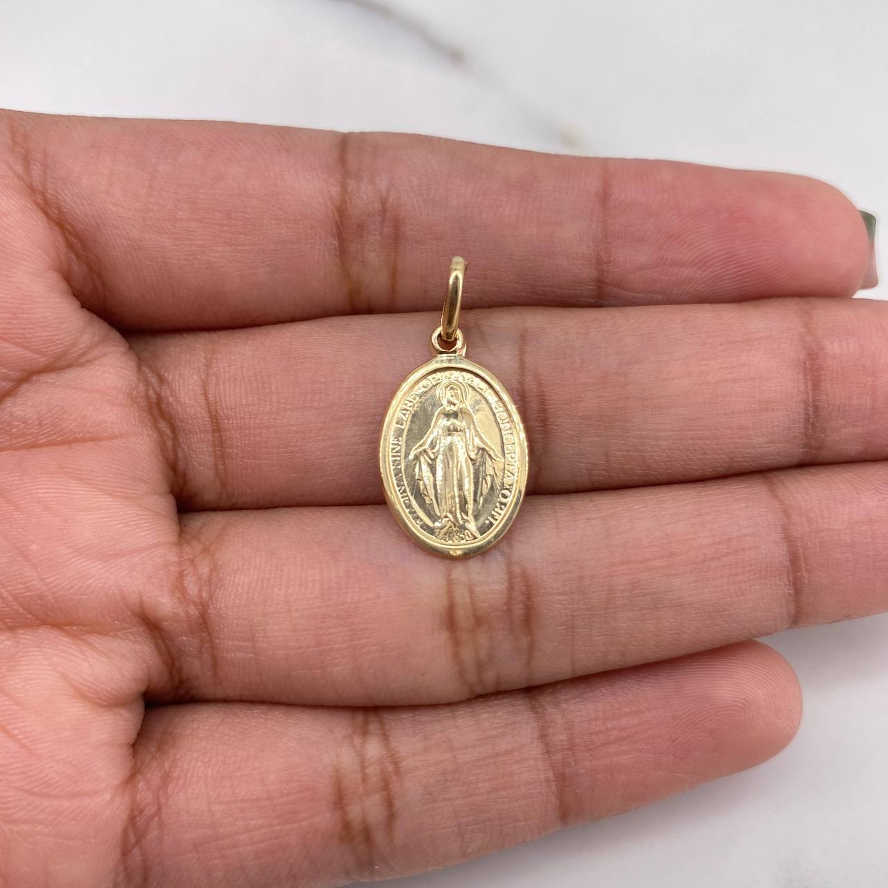 Dije Virgen Milagrosa 1.8gr / 2.2cm / Lisa Oro Amarillo 18K $