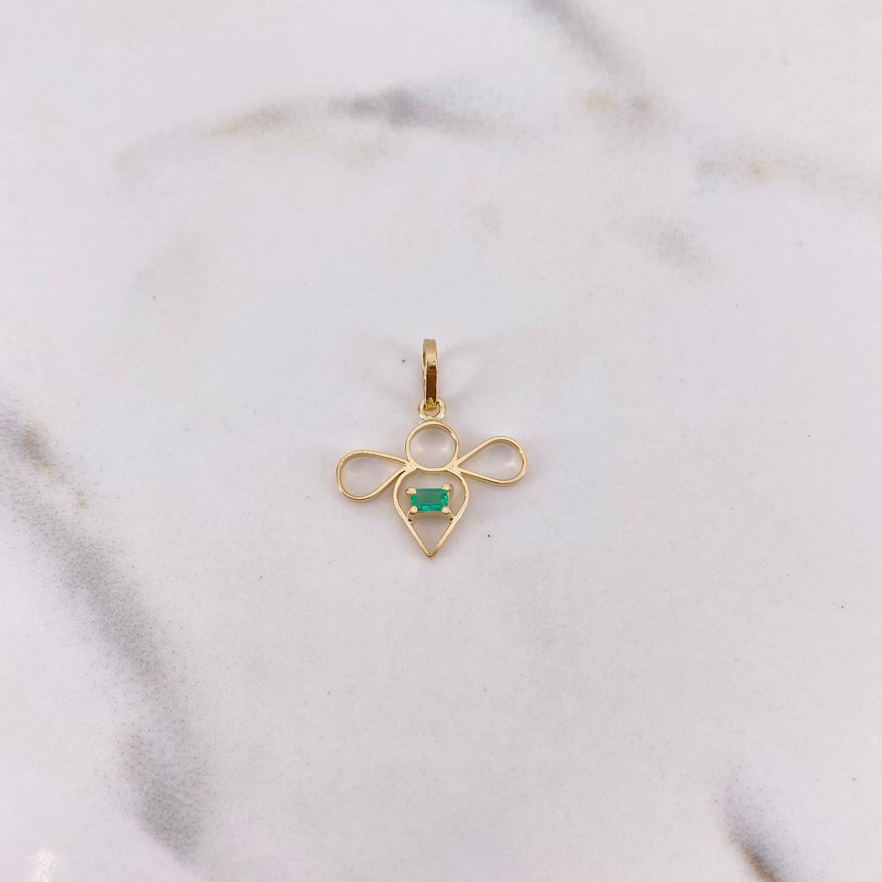 Dije Abeja 0.6gr / 1.9cm / Esmeralda 7 Pts Oro Amarillo 18K (Joya) &