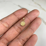 Dije Letra W 0.35gr / 1.3cm / Liso Oro Amarillo $