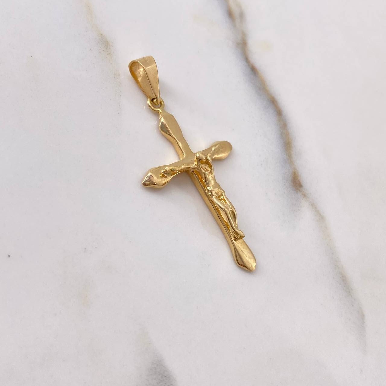 Dije Cruz Cristo 2.4gr / 4cm / Lisa Oro Amarillo $