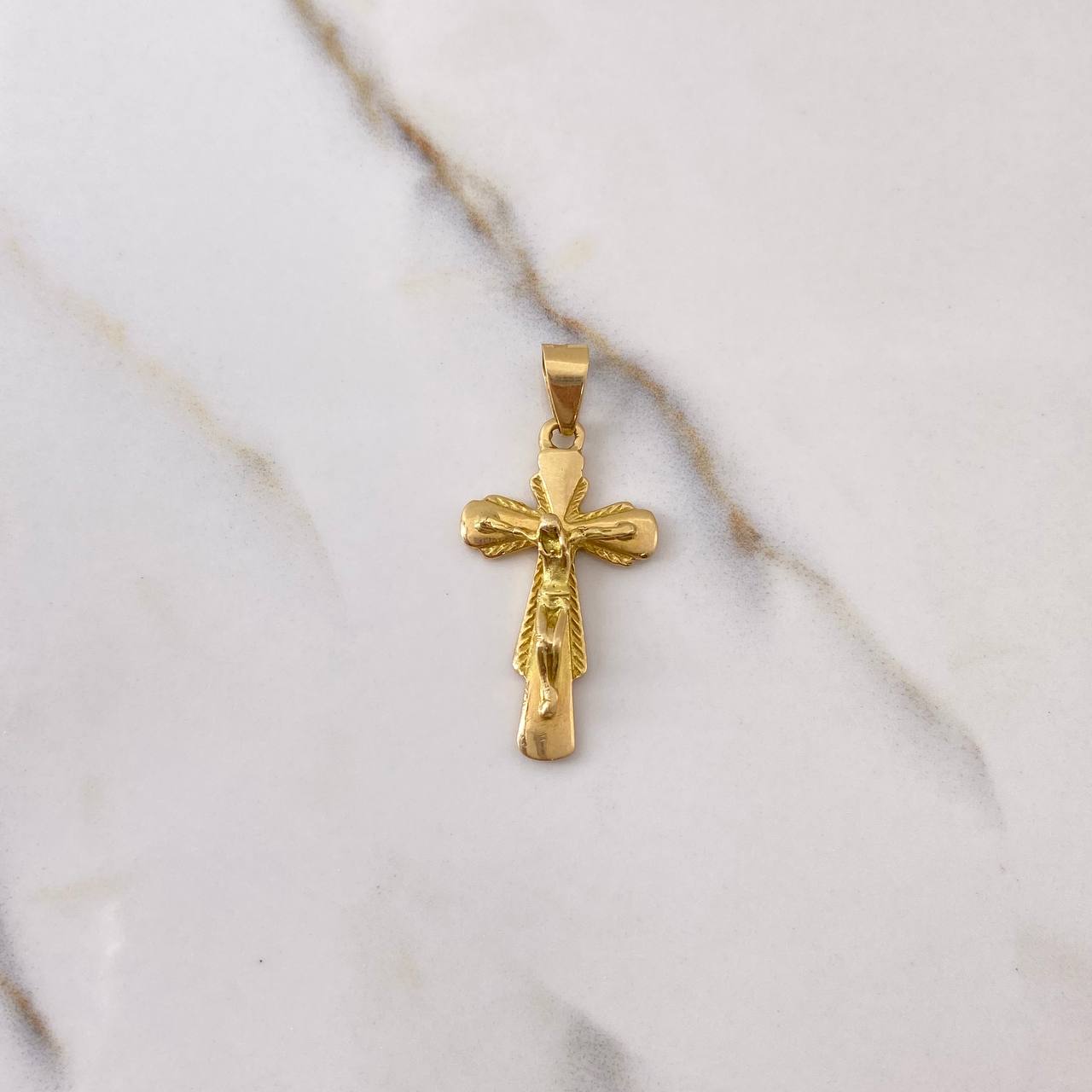 Dije Cruz Cristo 3.95gr / 3.5cm / Relieve Oro Amarillo $