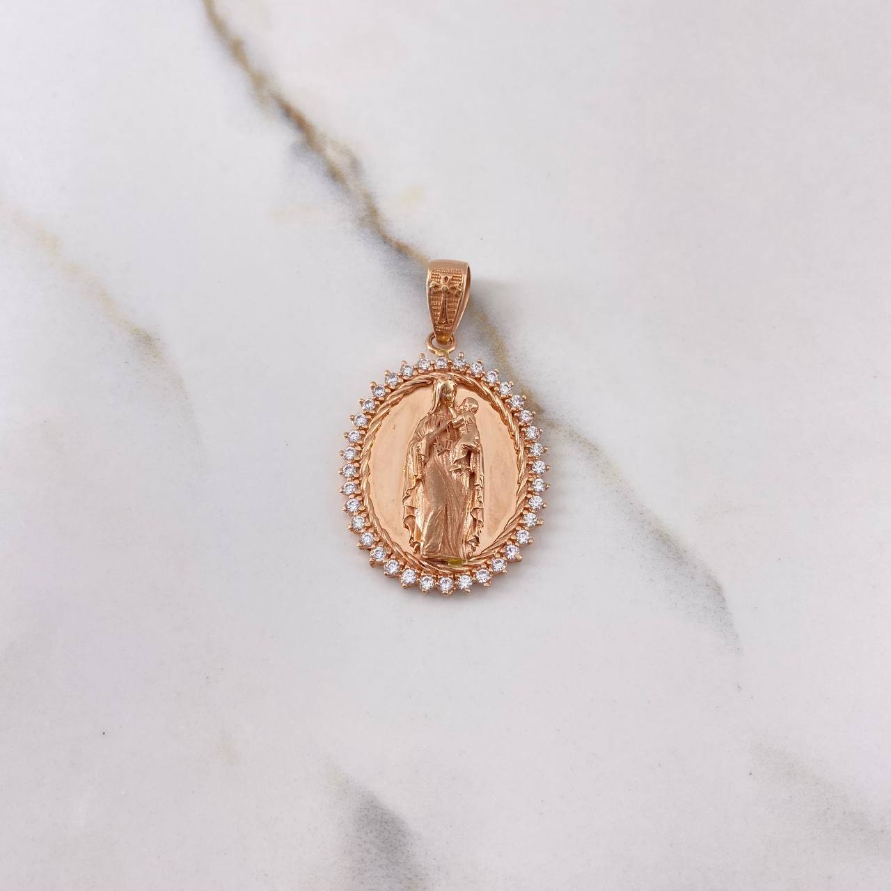 Dije Virgen Del Carmen 8.55gr / 3.5cm / Circones Blancos Oro Rosa $