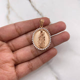 Dije Virgen Del Carmen 8.55gr / 3.5cm / Circones Blancos Oro Rosa $