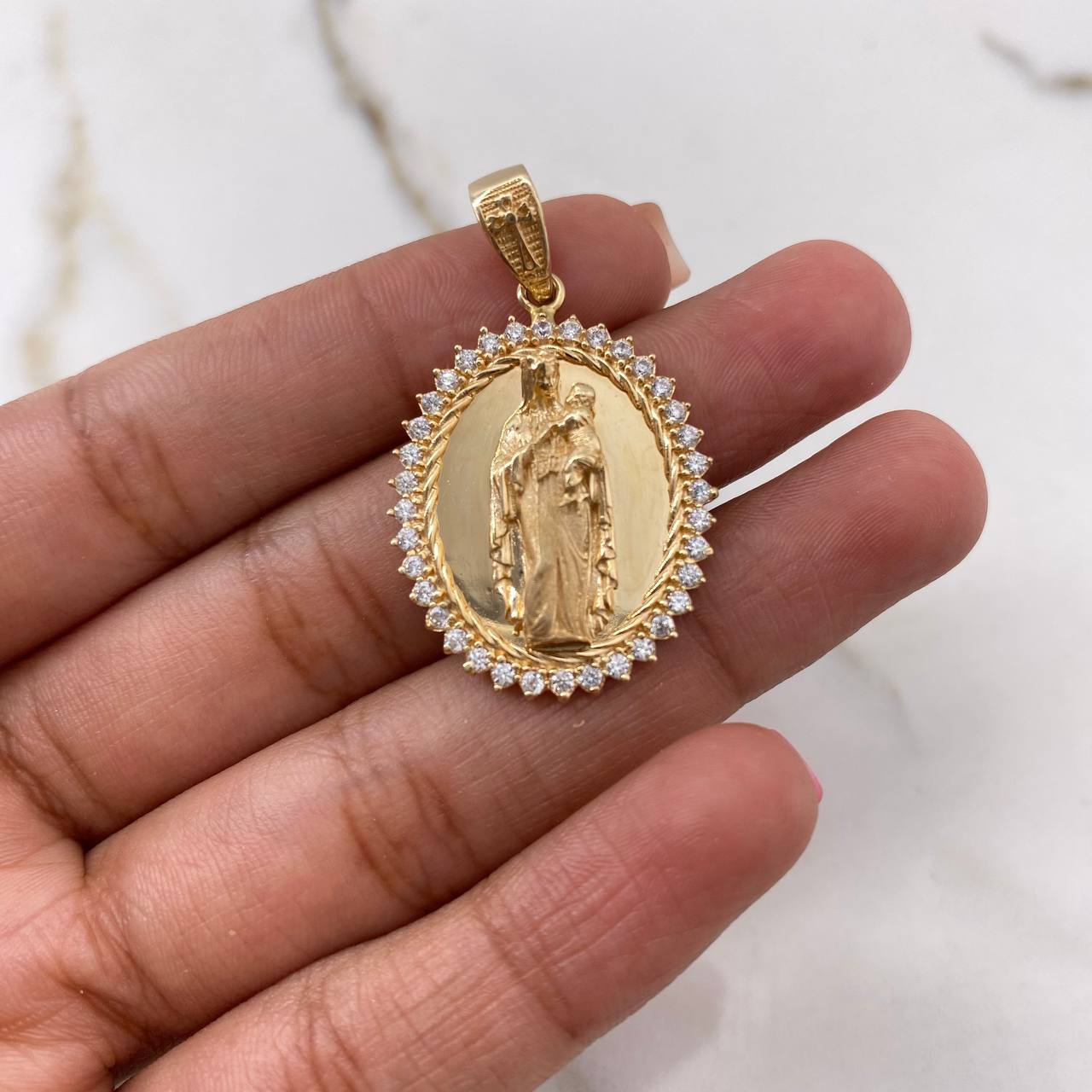 Dije Virgen Del Carmen 8.6gr / 3.5cm / Circones Blancos Oro Amarillo $