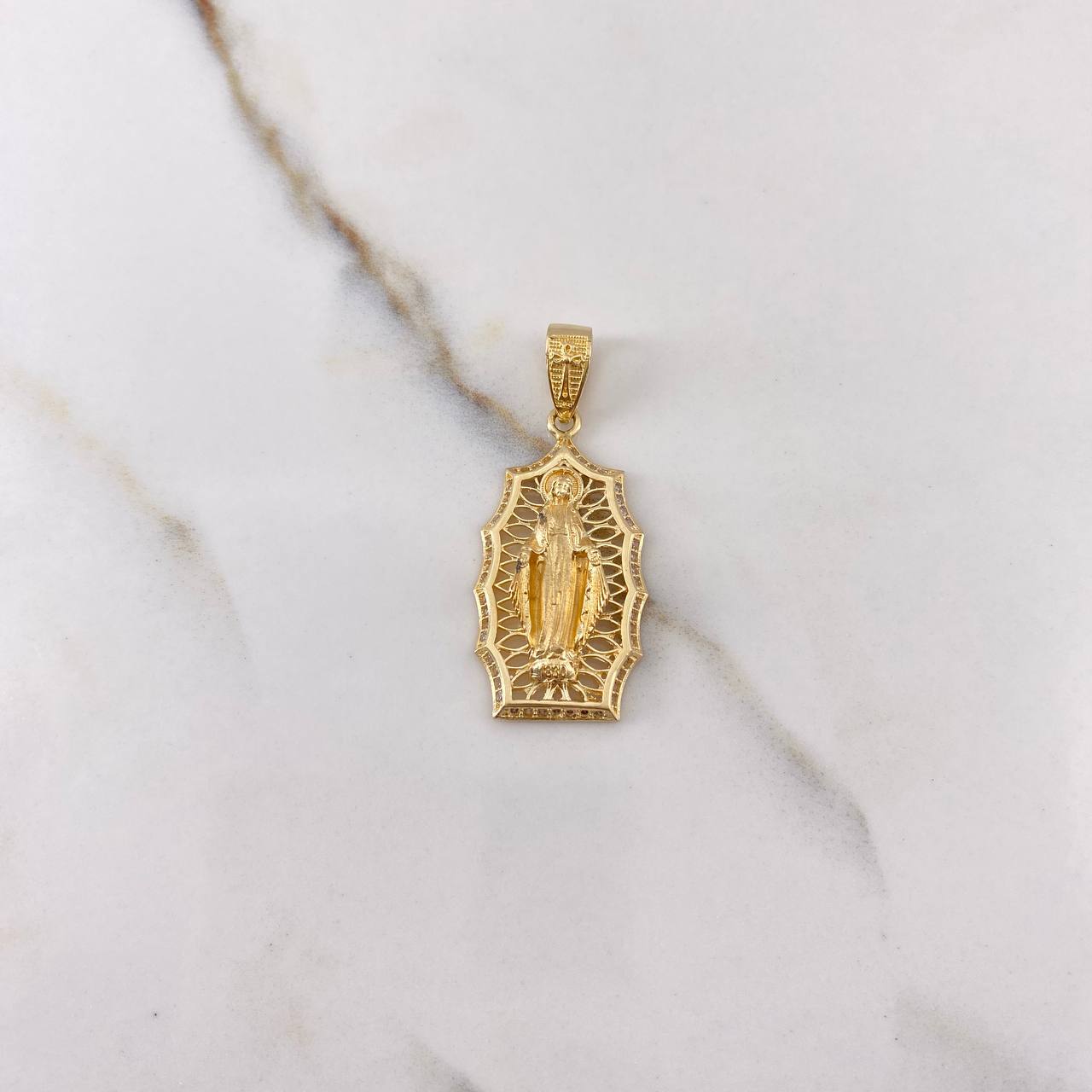 Dije Virgen Milagrosa 5.35gr / 3.6cm / Circones Blancos Oro Amarillo $