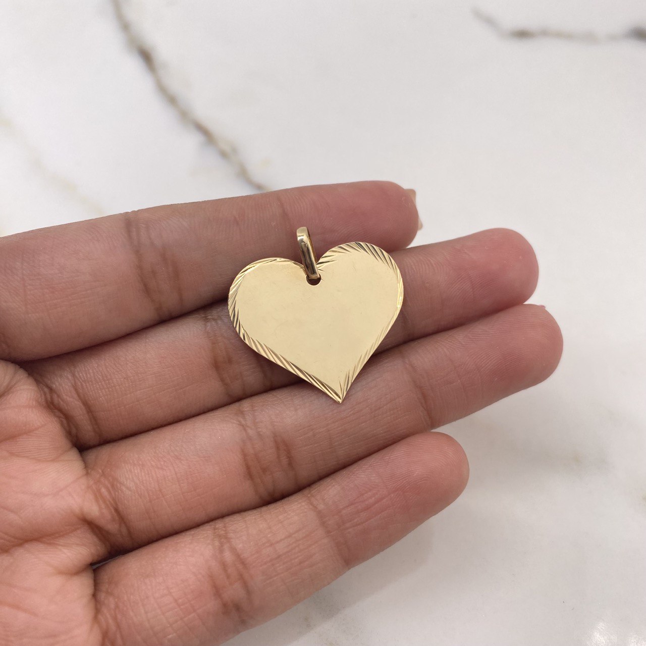 Dije Placa Corazon 2.4gr / 2.5cm / Bordes Diamantados Oro Amarillo $