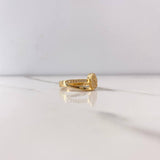 Anillo Corazon Lineas Cruzadas 4.1gr / T7 1/4 / Circones Blancos Oro Amarillo $